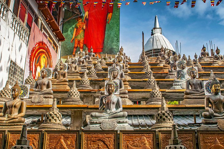 Buddha statues at the Gangaramaya Temple