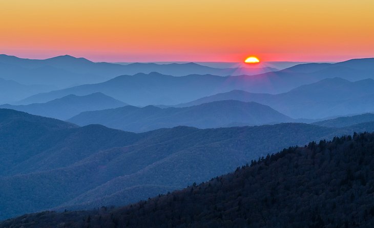 Lever du soleil dans les Great Smoky Mountains