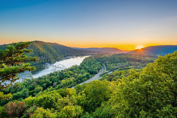 View of the Potomac River from Weverton Cliffs