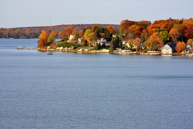 Fall colors along Geneva Lake