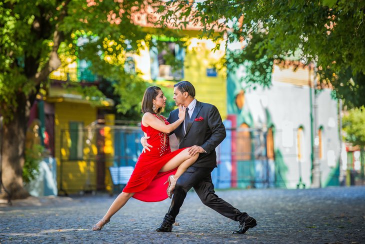 Couple dancing the tango in La Boca