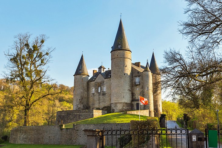 Veves Castle, Namur Province