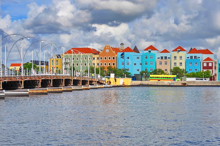 Queen Emma Bridge, Willemstad