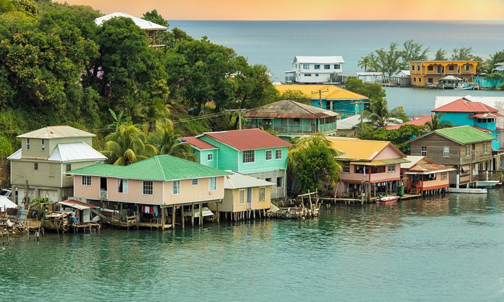 Colorful houses in Oak Ridge, Roatan