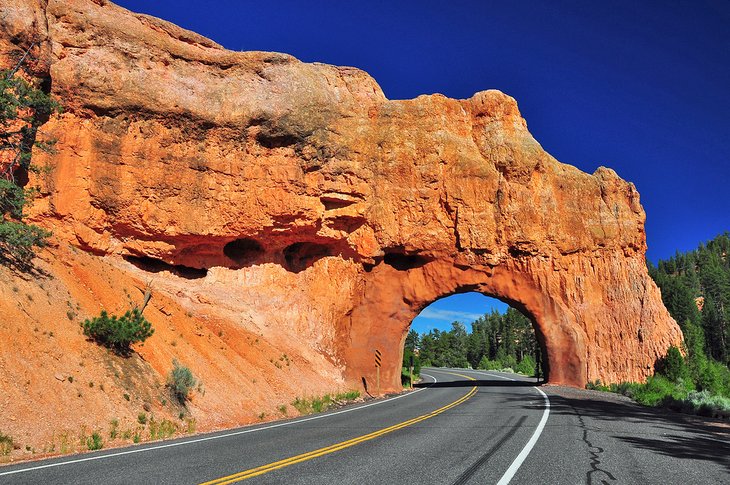 Red Arch tunnel on the way to Bryce Canyon National Park