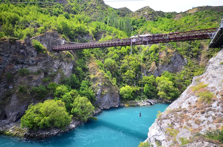 Bungee jumping in Kawarau Gorge