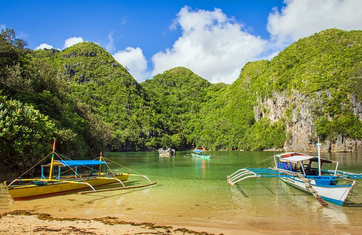 Island-hopping boats in the Caramoan Islands