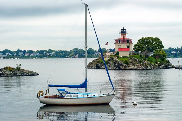 Pomham Rocks Lighthouse