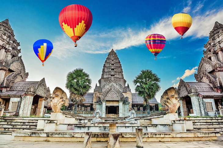 Ballons au-dessus des temples d'Angkor Vat