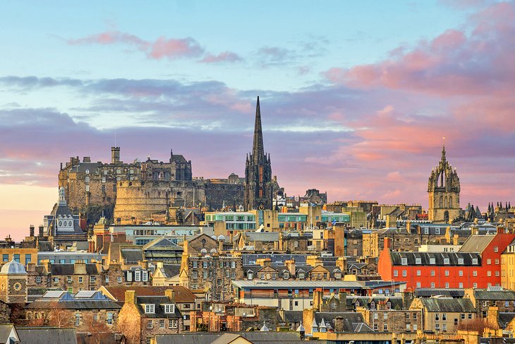 Old town Edinburgh and Edinburgh Castle