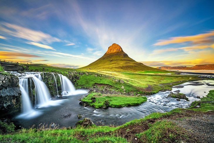 Summer sunset over the Kirkjufellsfoss waterfall and Kirkjufell mountain