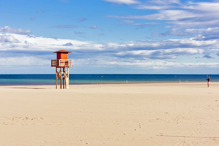 Lifeguard tower on Narbonne Plage