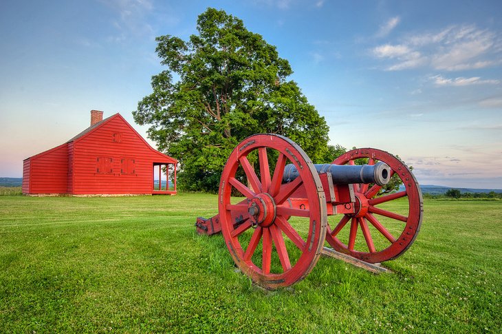 Champ de bataille national de Saratoga avec Neilson Farm en arrière-plan