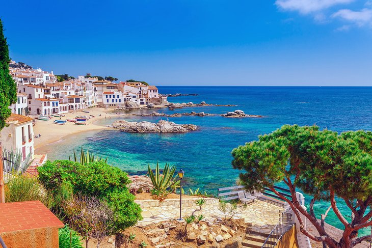 5 Reasons Visiting Spanish Beaches Would Delight You
