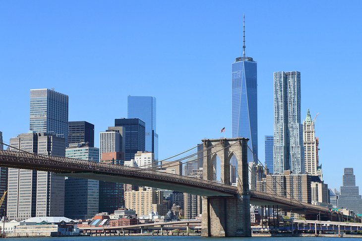 Le pont de Brooklyn et l'horizon de Manhattan