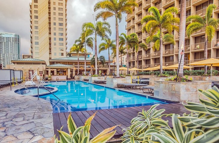 Source de la photo : Embassy Suites by Hilton - Promenade sur la plage de Waikiki