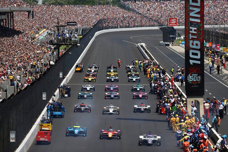 Car racing at the Indy 500