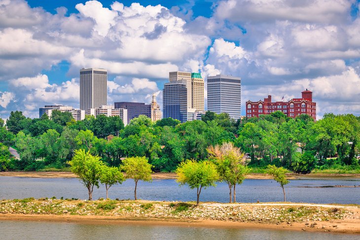Centre-ville de Tulsa et rivière Arkansas