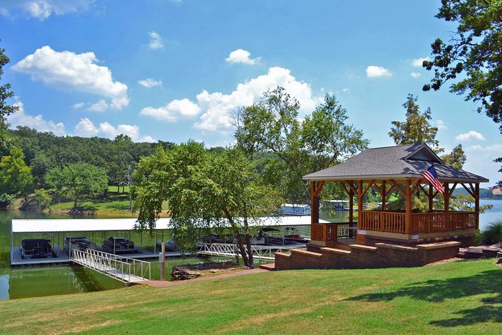 Photo Source: Candlewyck Cove Resort