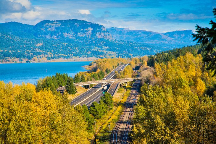 Columbia River and Interstate 84 towards Multnomah Falls