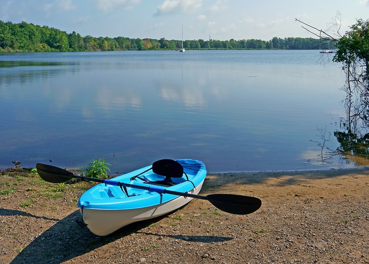 Kayak sur le rivage du parc d'État de Presque Isle