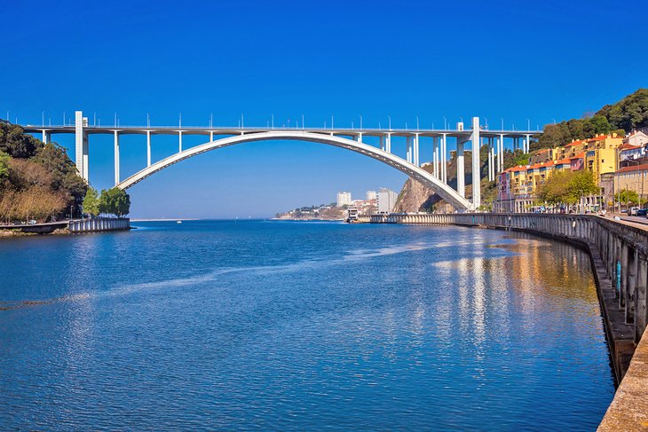 Arrábida Bridge