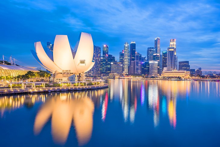 Marina Bay in Singapore at dusk