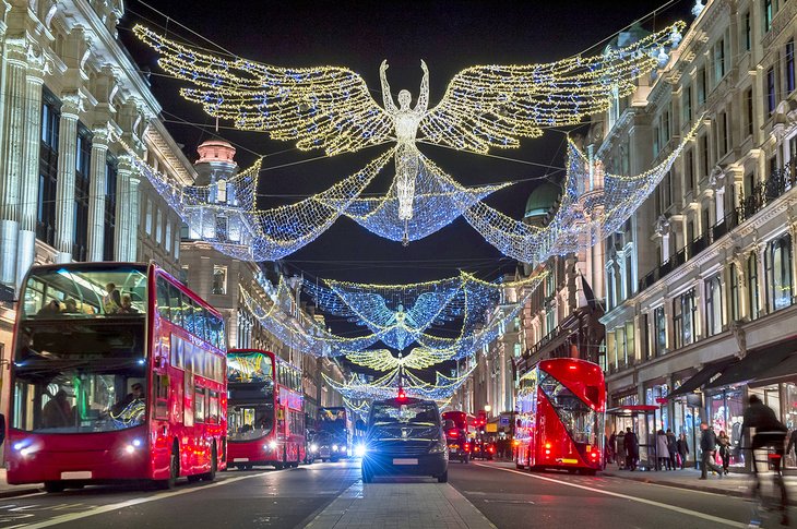Lumières de Noël au-dessus de Regent Street, Londres
