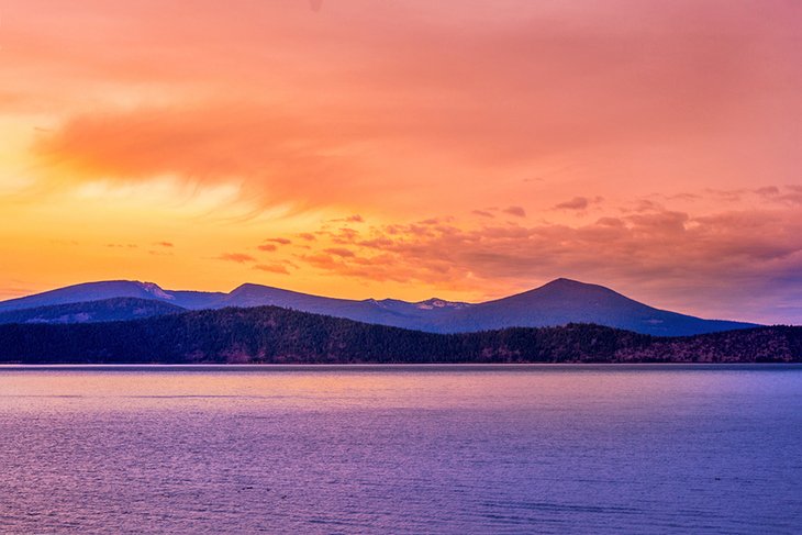 Upper Klamath Lake at sunrise