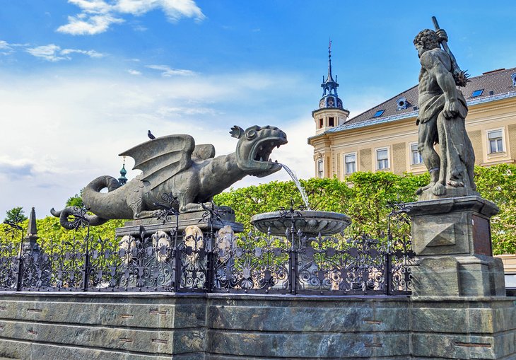 Lindwurmbrunnen (Dragon Fountain), Symbol of Klagenfurt