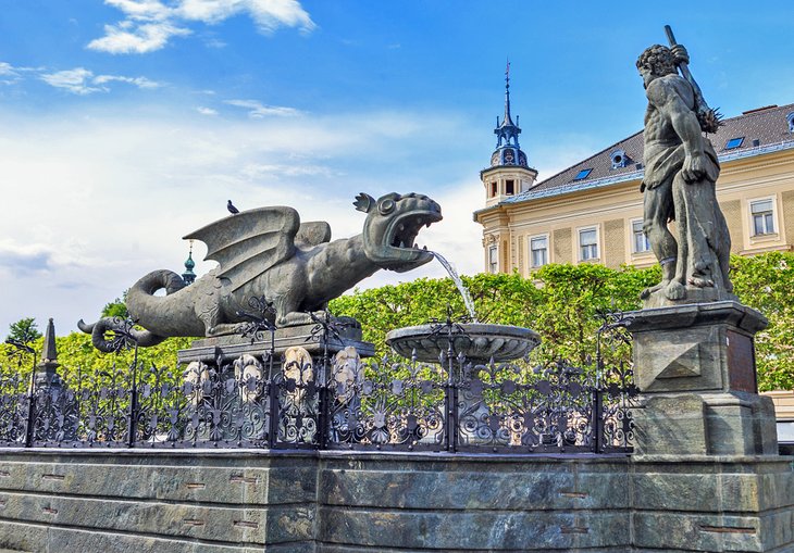 Lindwurmbrunnen (Dragon Fountain), Symbol of Klagenfurt
