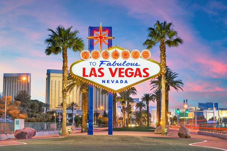 Welcome to Las Vegas sign at sunset