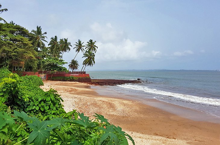 Dona Paula Beach