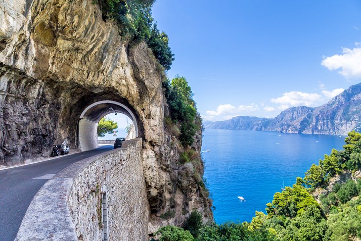 travel time from naples train station to positano