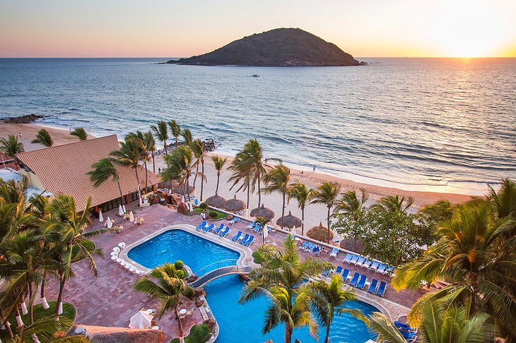 Photo Source: Luna Palace Hotel & Suites