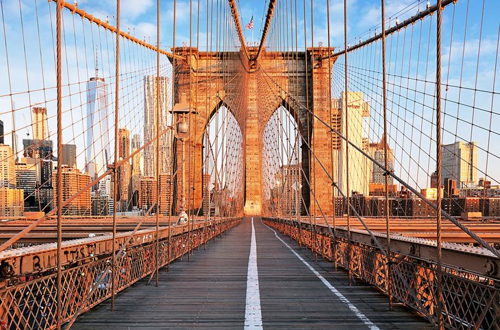 Pont de Brooklyn et Lower Manhattan au lever du soleil