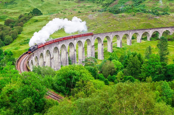 Steam train on the Glenfinnan Viaduct