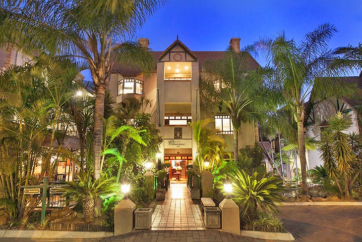 Photo Source: Court Classique Suite Hotel