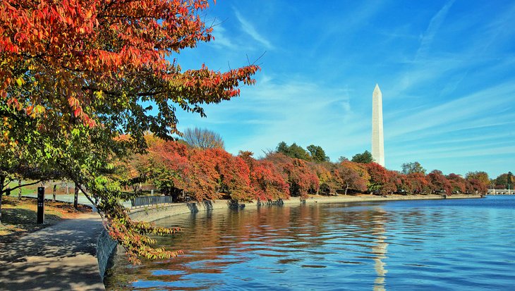 Washington Monument in the fall