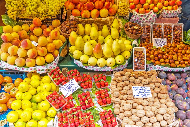 Vente de fruits frais au marché de Kadıköy