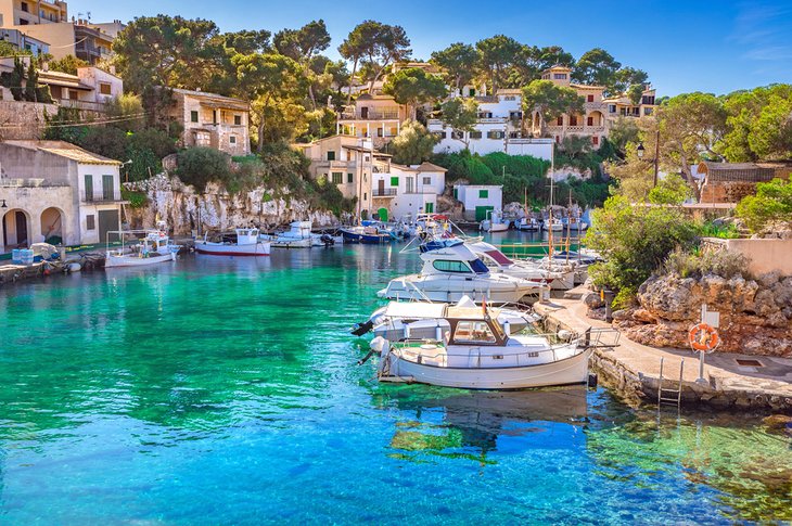 Idyllic old fishing village harbor of Cala Figuera, Mallorca