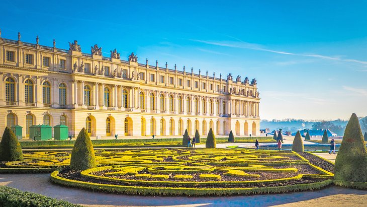 The Race for Leg #6 France-chateau-de-versailles-visting-top-attractions-intro-paragraph