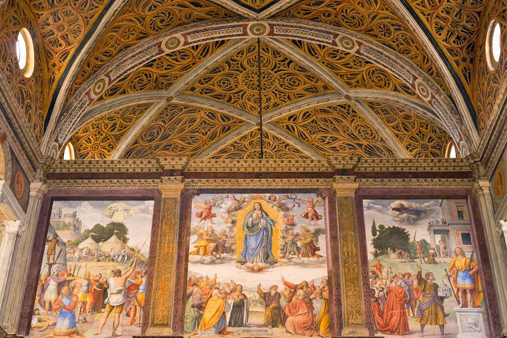 Fresques à l'intérieur de San Maurizio