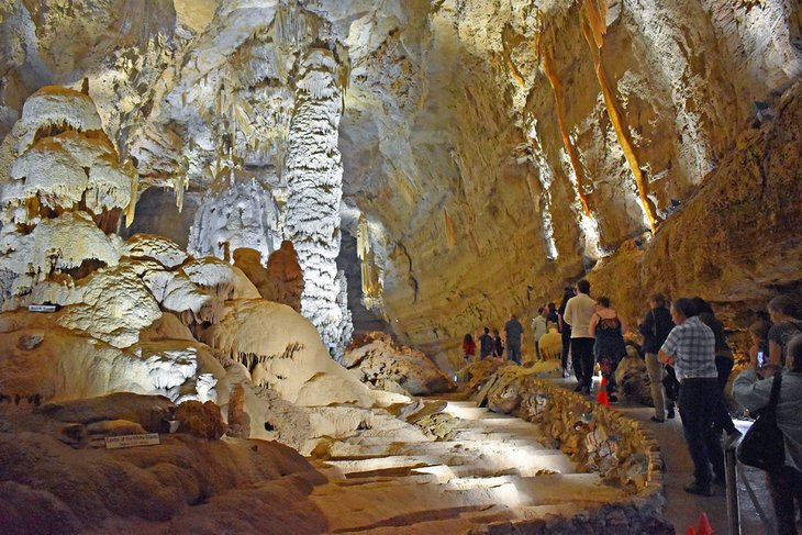 Natural Bridge Caverns