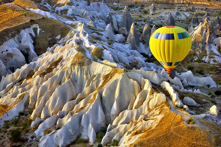 Solo balloon flying near Göreme
