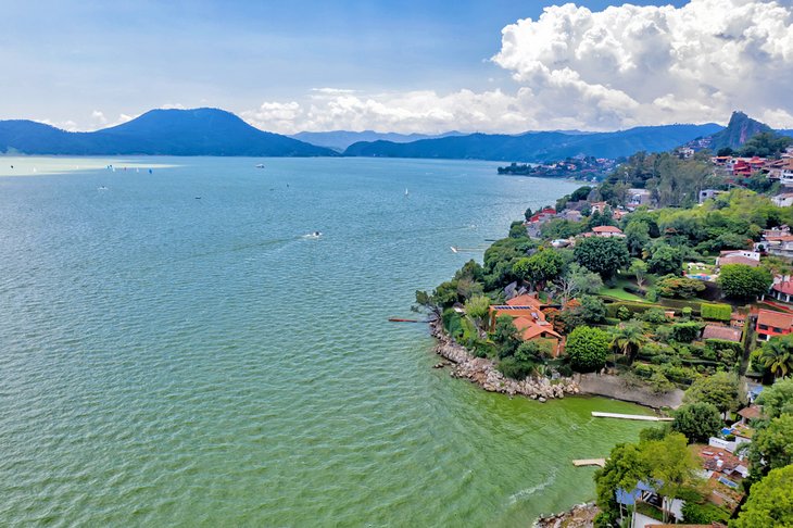 Valle de Bravo and Lake Avandaro