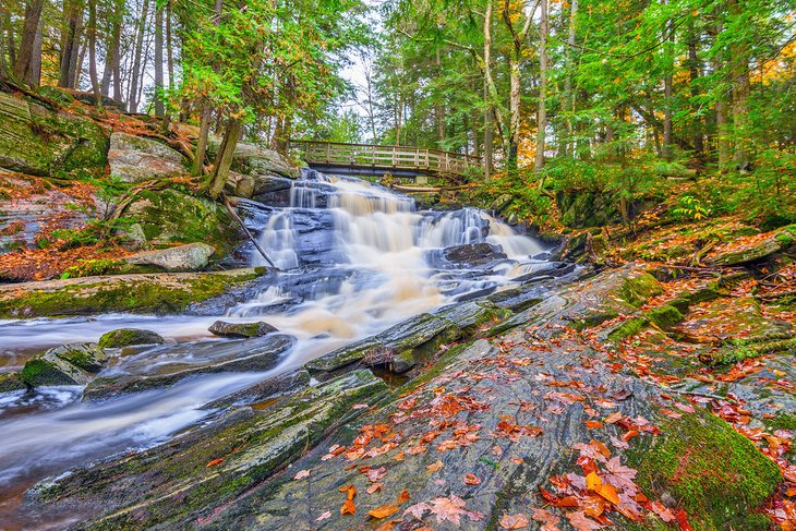 Fall colors at Potts Falls near Bracebridge