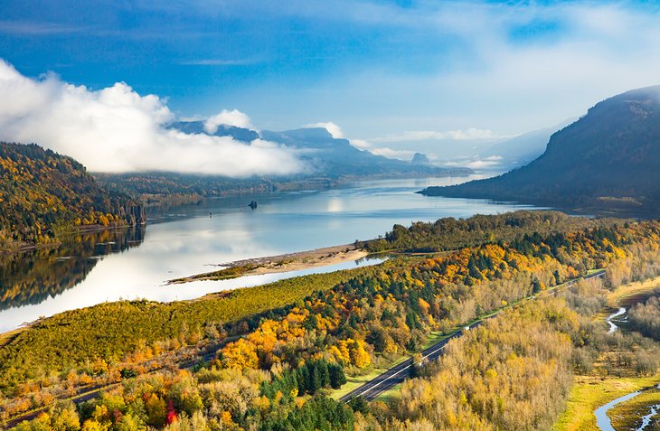 View over the Columbia River and Columbia River Gorge from Crown Point