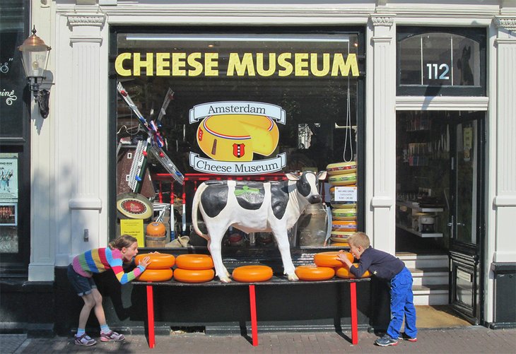 Le fromage est un aliment tellement apprécié à Amsterdam qu'il y a tout un musée consacré à cette friandise crémeuse.