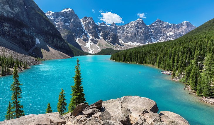 View over Moraine Lake from Rockpile